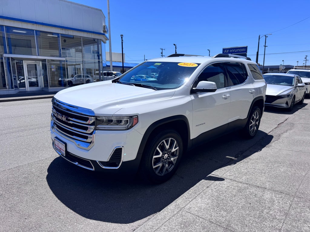2023 GMC Acadia SLT in Summit White — front three-quarter view