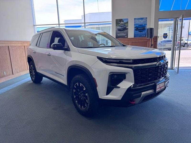 2026 Chevrolet Traverse Z71 in Polar White Tricoat — front three-quarter view