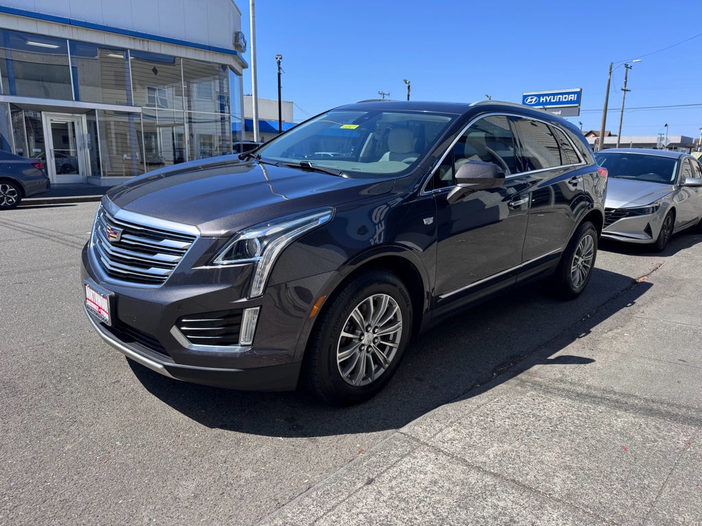 2017 Cadillac XT5 Luxury FWD in Dark Granite Metallic — front three-quarter view