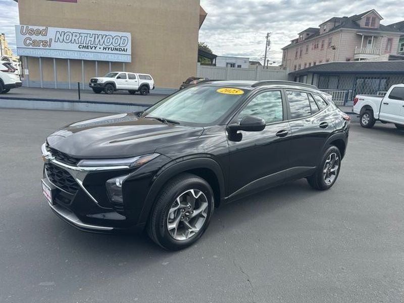 2025 Chevrolet Trax LT in Mosaic Black Metallic — front three-quarter view
